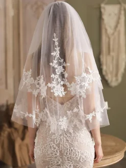 Voiles de mariée en tulle Voiles de mariée en dentelle à deux niveaux