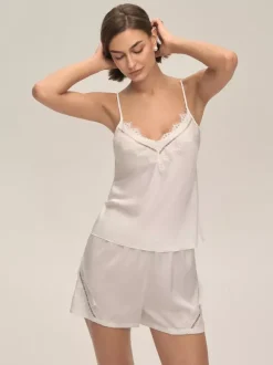 Vêtements d'intérieur à bretelles sans manches en polyester.
