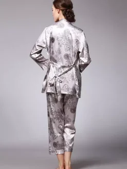 Vêtements d'intérieur à col rabattu et manches longues aspect soie